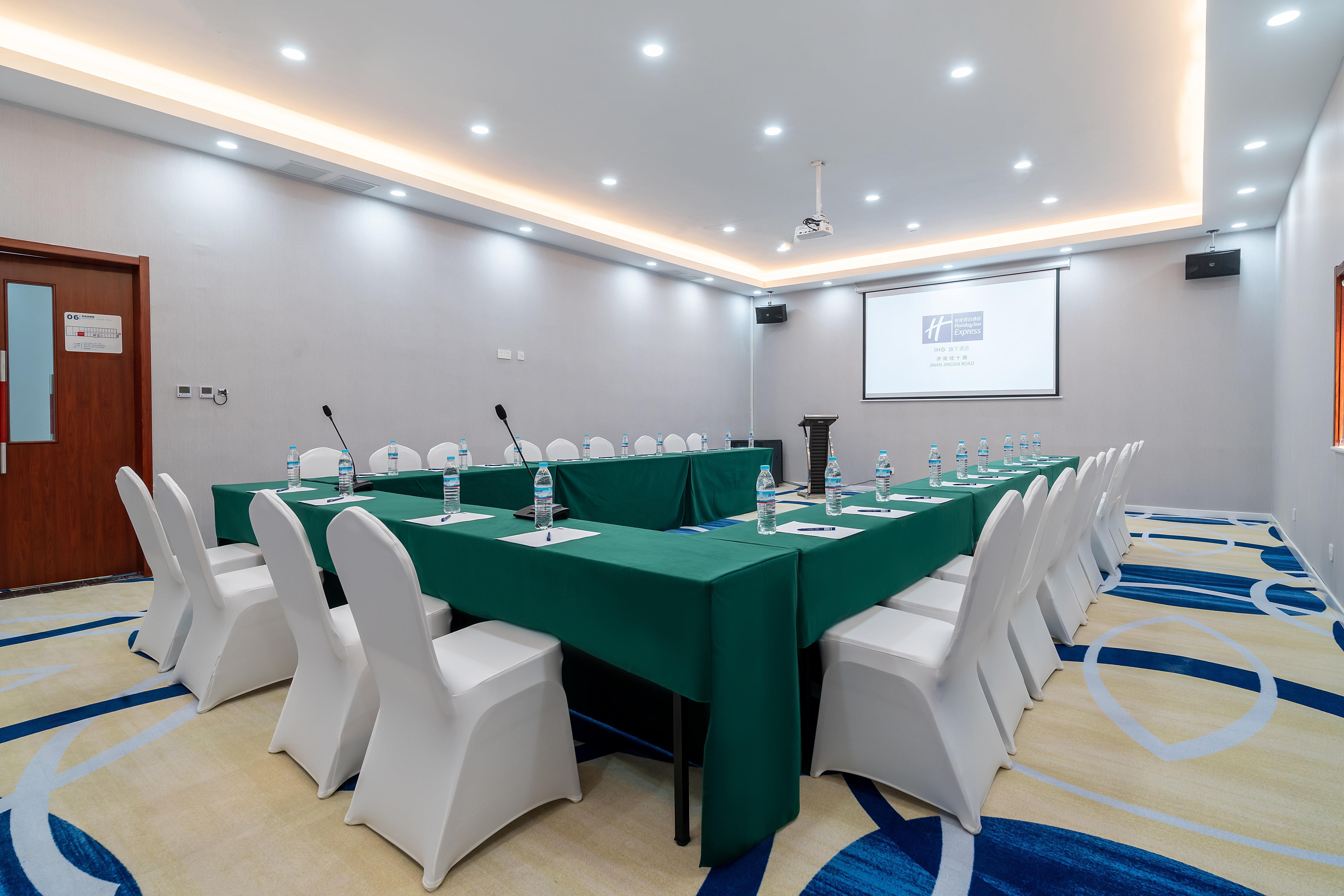 Holiday Inn Express Jinan Jingshi Road, An Ihg Hotel Kültér fotó