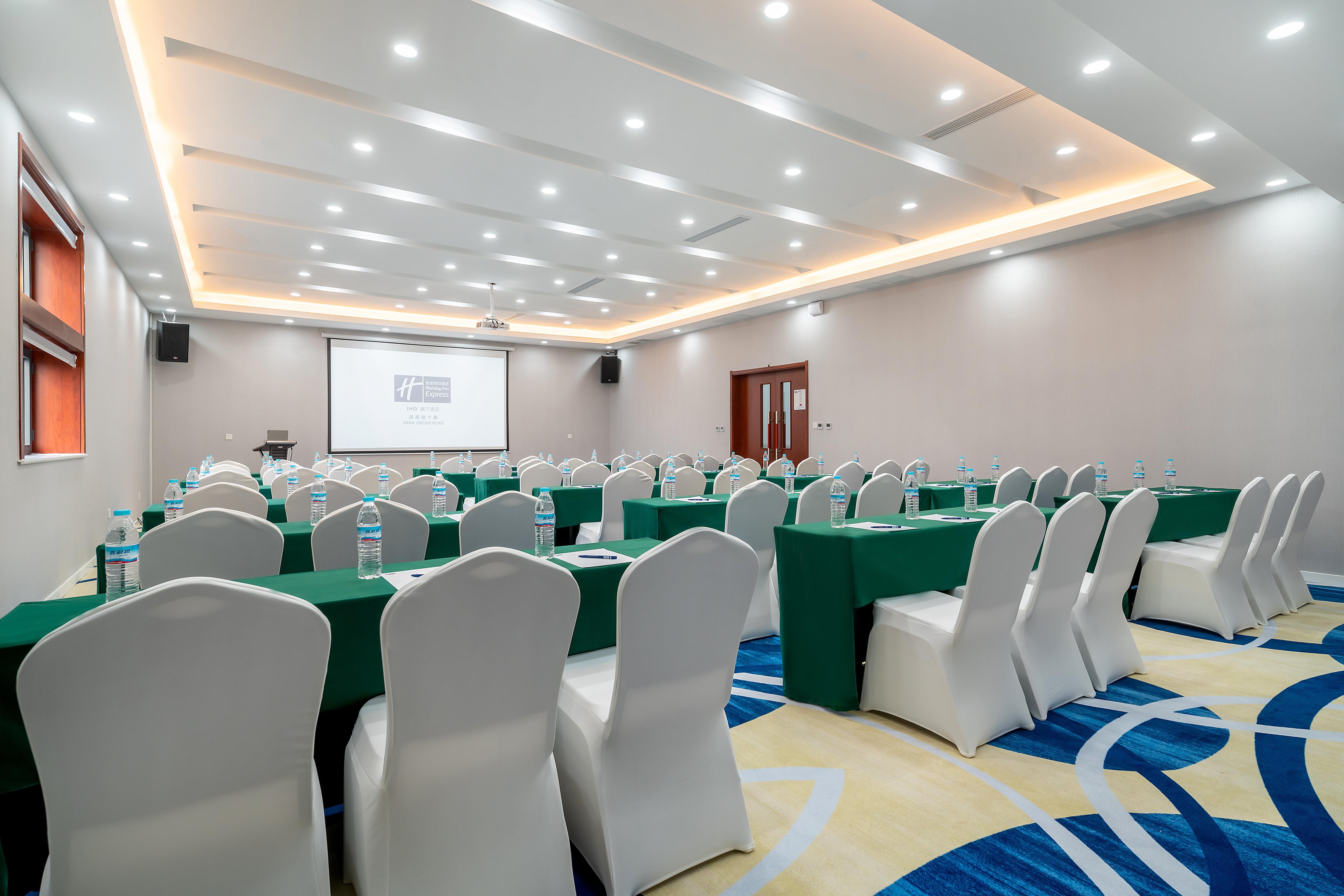 Holiday Inn Express Jinan Jingshi Road, An Ihg Hotel Kültér fotó